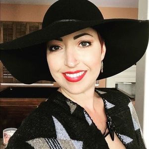 Meet your Posher, Eva